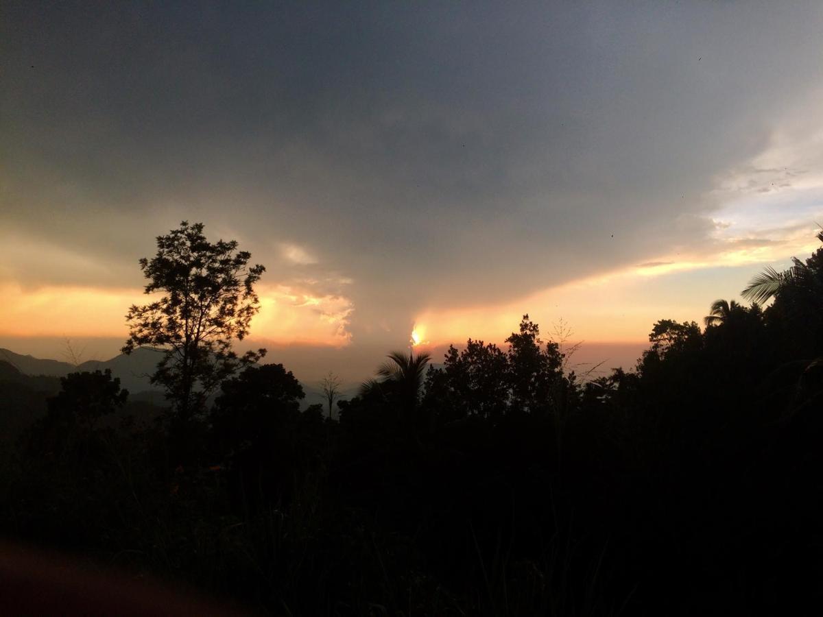 Ceylon Saradiel Home Stay Mawanella Esterno foto
